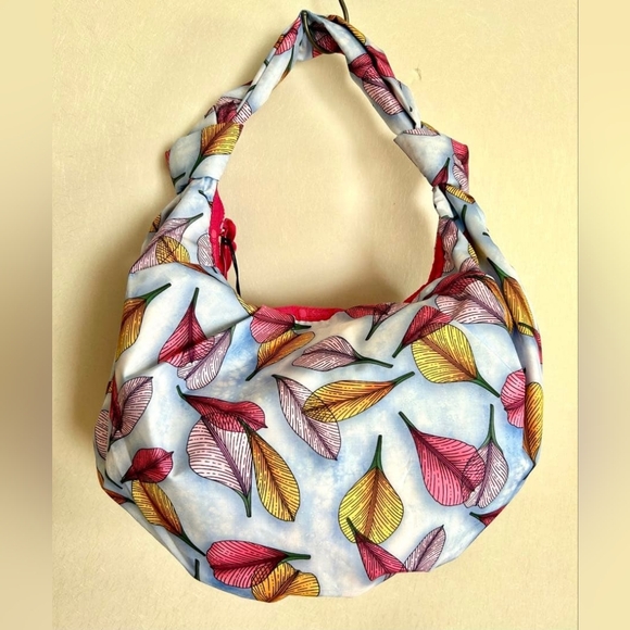 Lesportsac Handbags - LeSportsac NYBG Collaboration Easy Shoulder Bag NWT Rare!